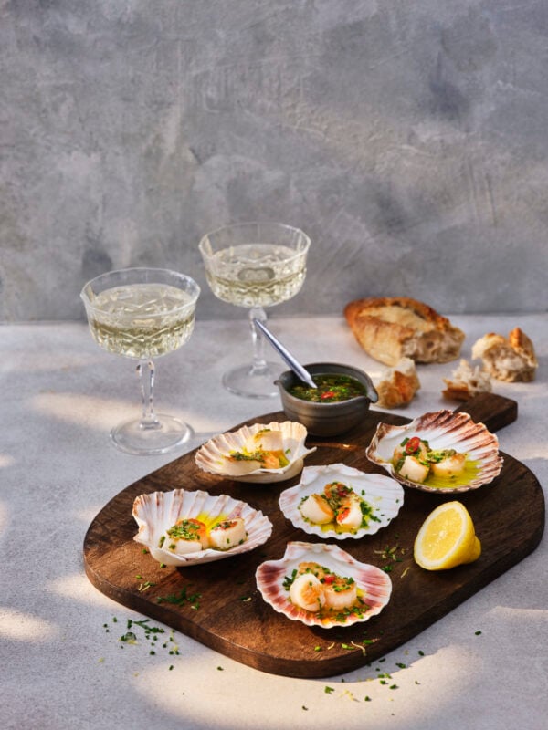 Halstrade pilgrimsmusslor med citron- och kaprisolja